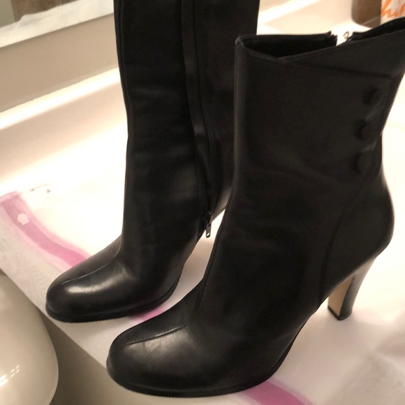 Tahari Shoes - TAHARI booties, size 8.5, pre-owned